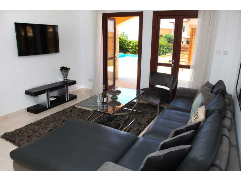 Luxury 2 bed semi detached with private pool 