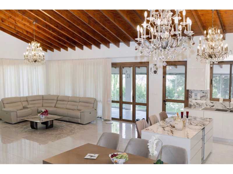Luxury villa for long term rent