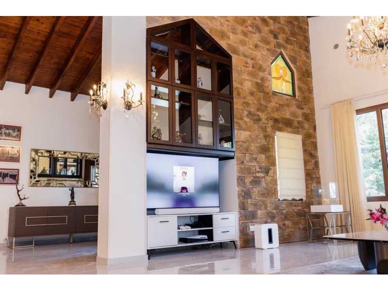 Luxury villa for long term rent