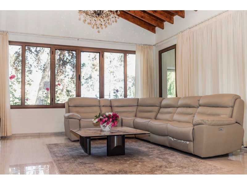 Luxury villa for long term rent