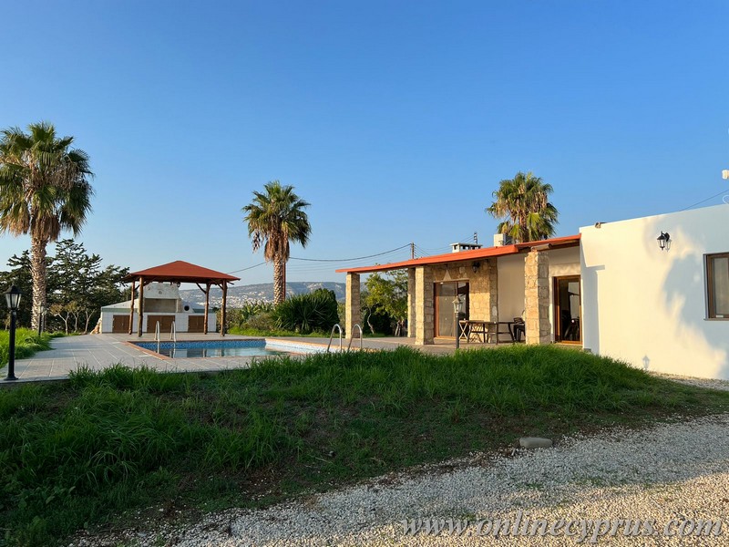 Traditional bungalow in Kissonerga