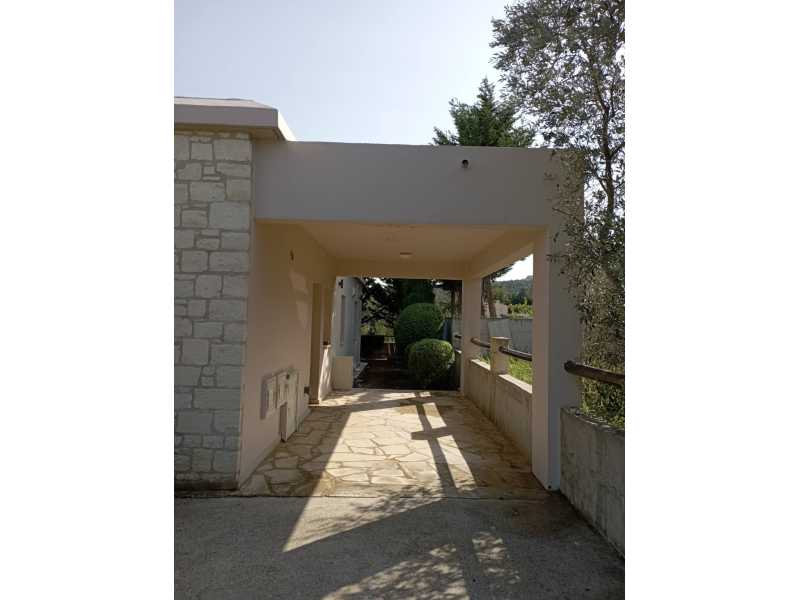 Lovely bungalow in Akourdalia