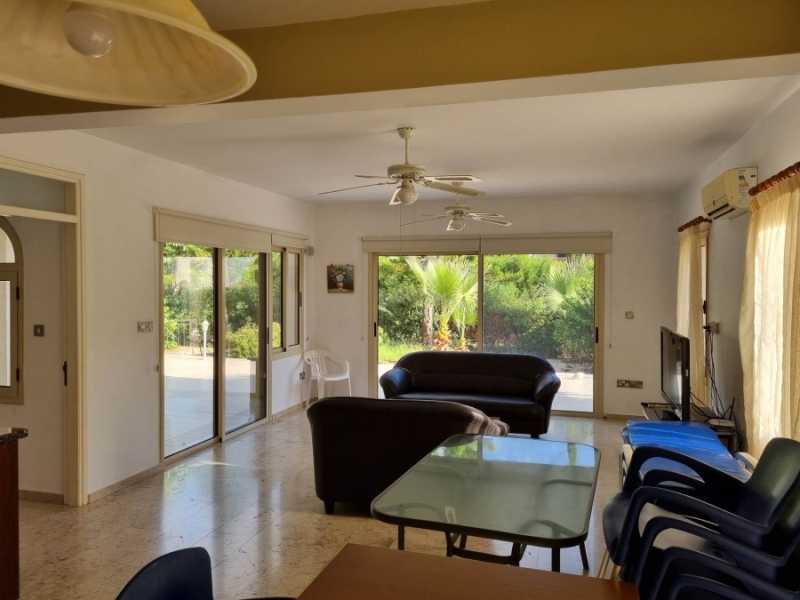 4 bed furnished villa in Coral bay 