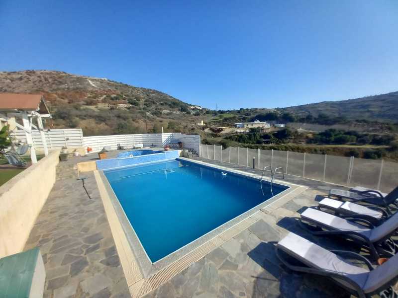 Four bedroom bungalow in Episkopi