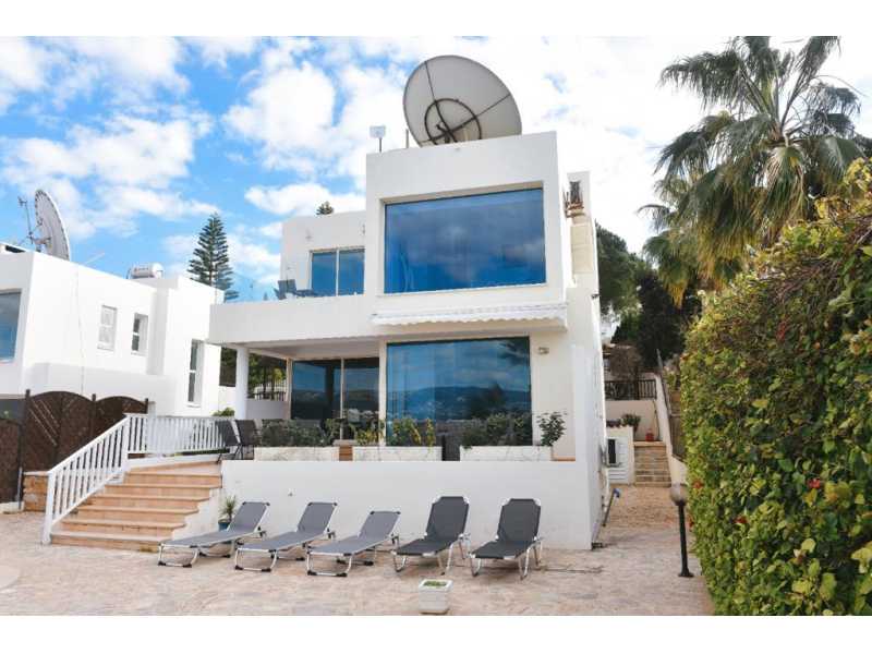 Sea front villa for long term rent