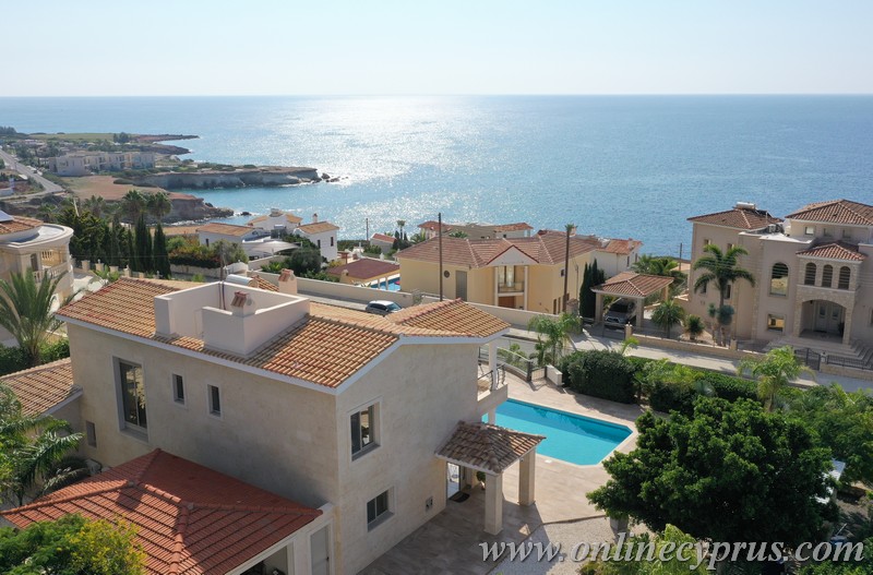 5 bedrooms villa in Sea caves with sea view