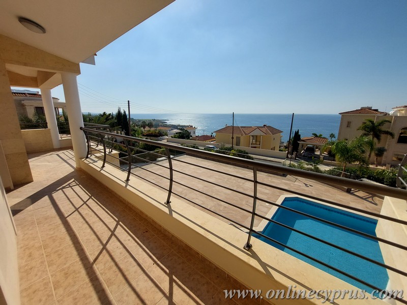 5 bedrooms villa in Sea caves with sea view