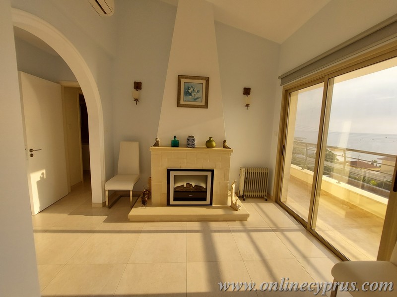 5 bedrooms villa in Sea caves with sea view