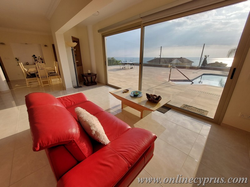 5 bedrooms villa in Sea caves with sea view