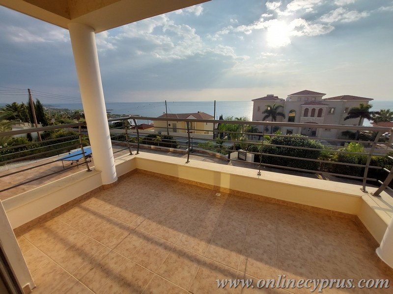 5 bedrooms villa in Sea caves with sea view