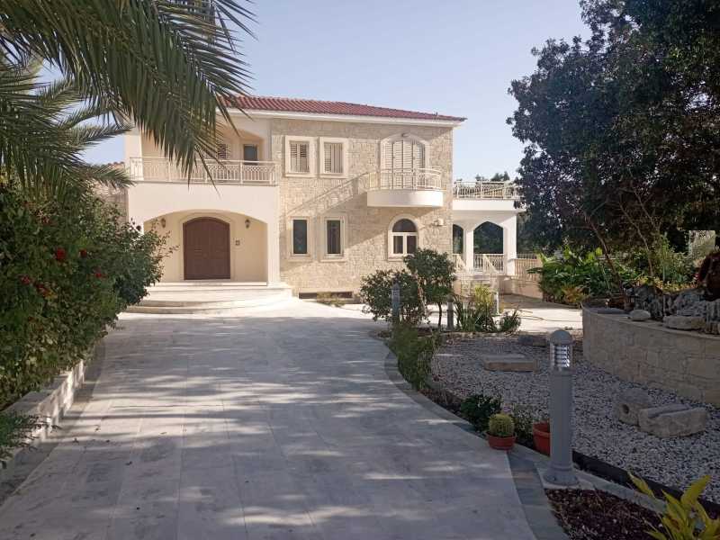 Luxury villa for long term in Tremithousa 