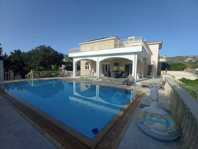 Luxury villa for long term in Tremithousa 