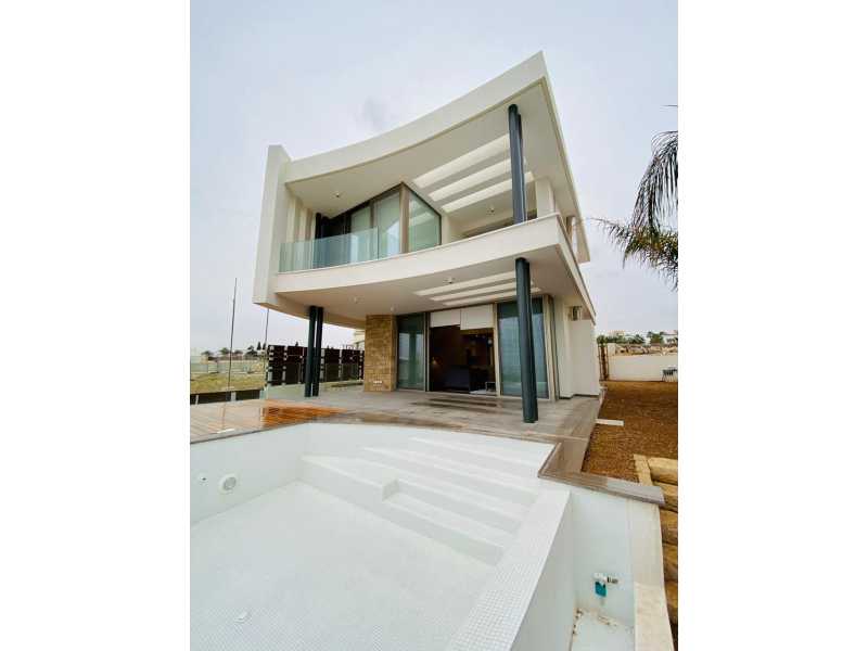 Luxury villa for long term rent