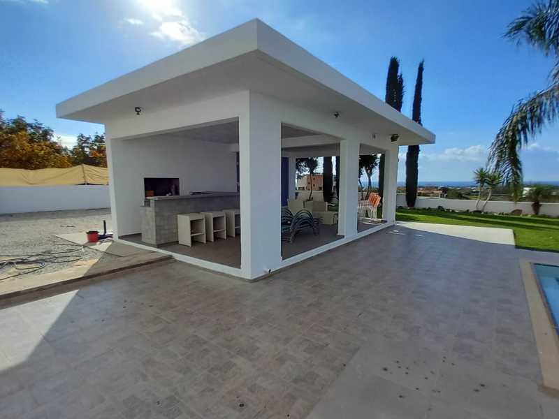 Modern villa close to Coral bay 