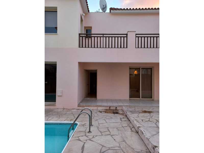 Unfurnished house in Upper Peyia for long term rent