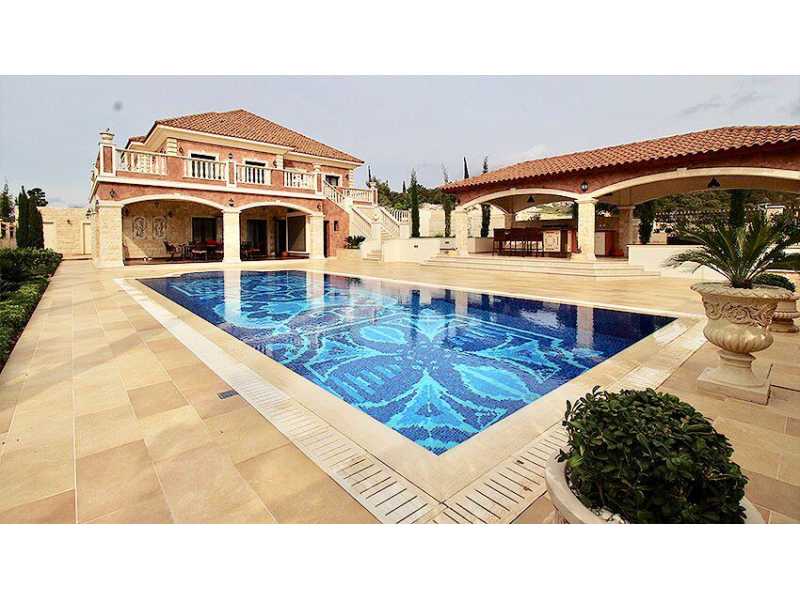 Luxury villa for long term rent