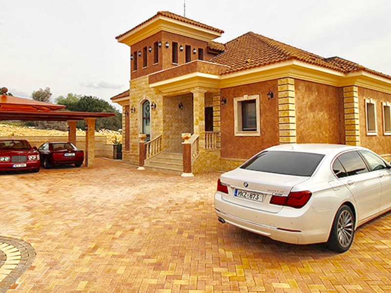 Luxury villa for long term rent