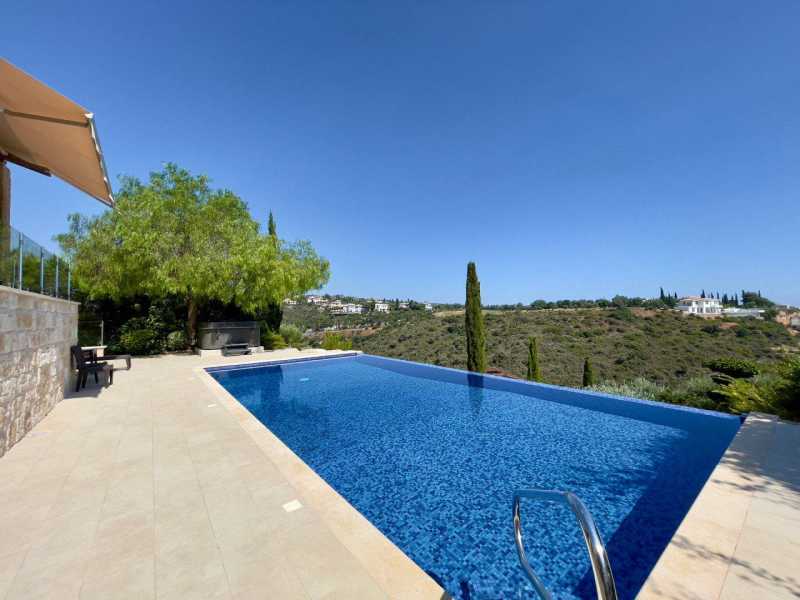 5 bedroom villa for long term rent in Aphrodite Hills 