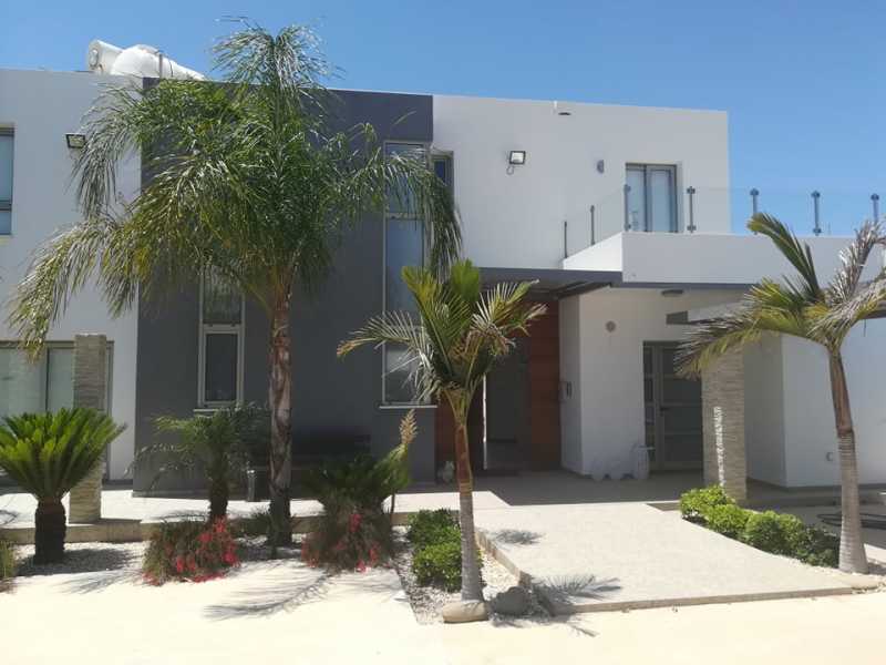 Modern villa for long term in Peyia 