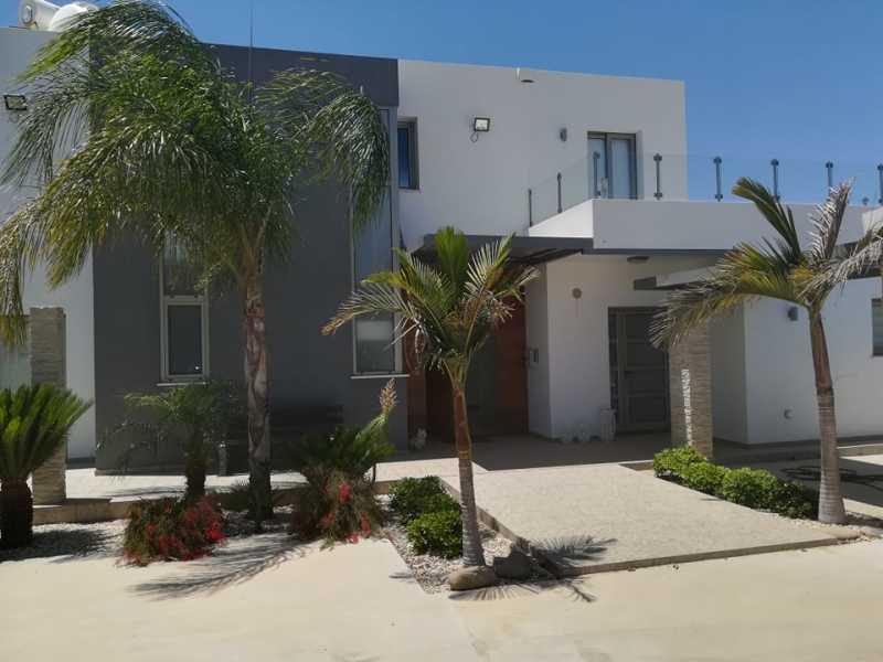 Modern villa for long term in Peyia 