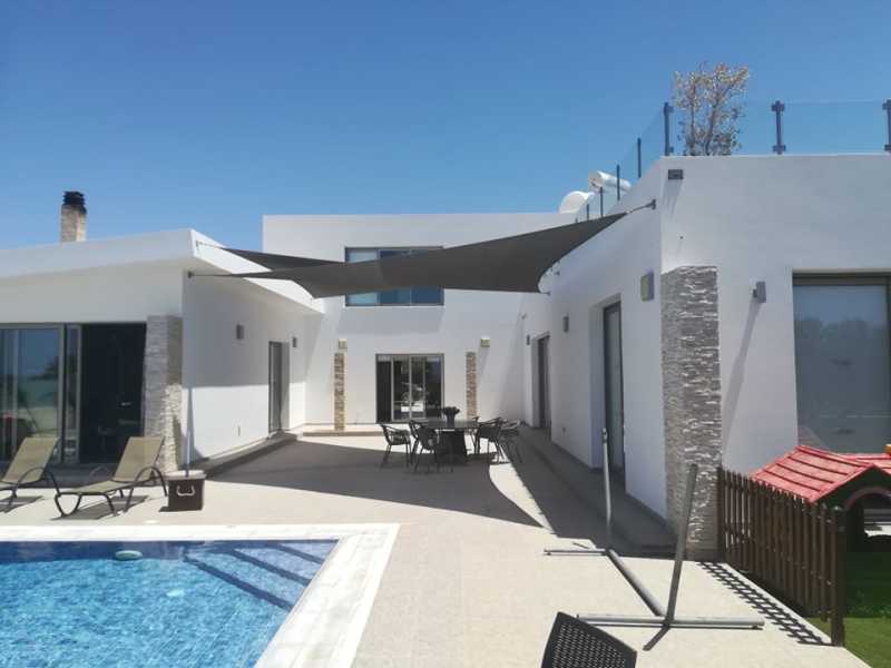 Modern villa for long term in Peyia 