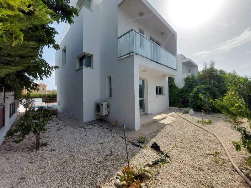 Villa for long term in Coral bay 