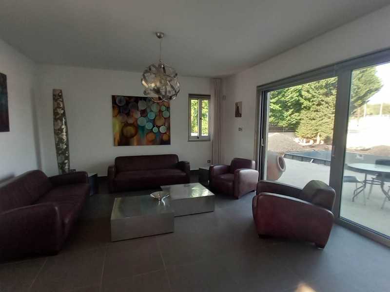 villa for long term rent 