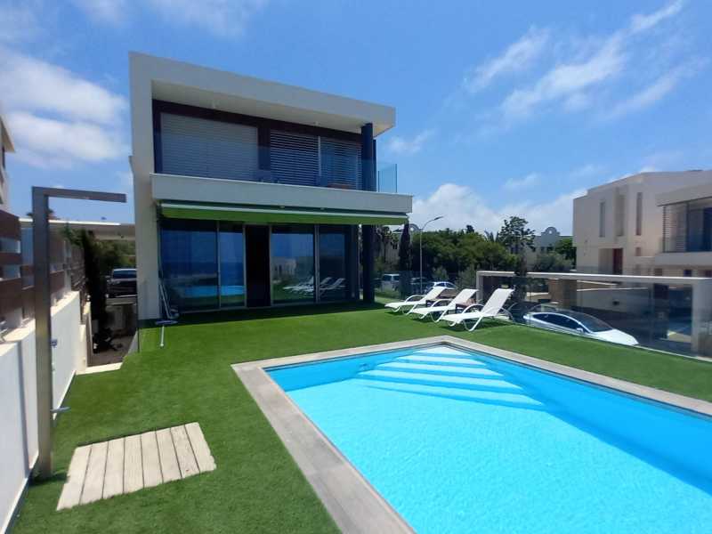 Modern villa for long term rent in Chloraka 