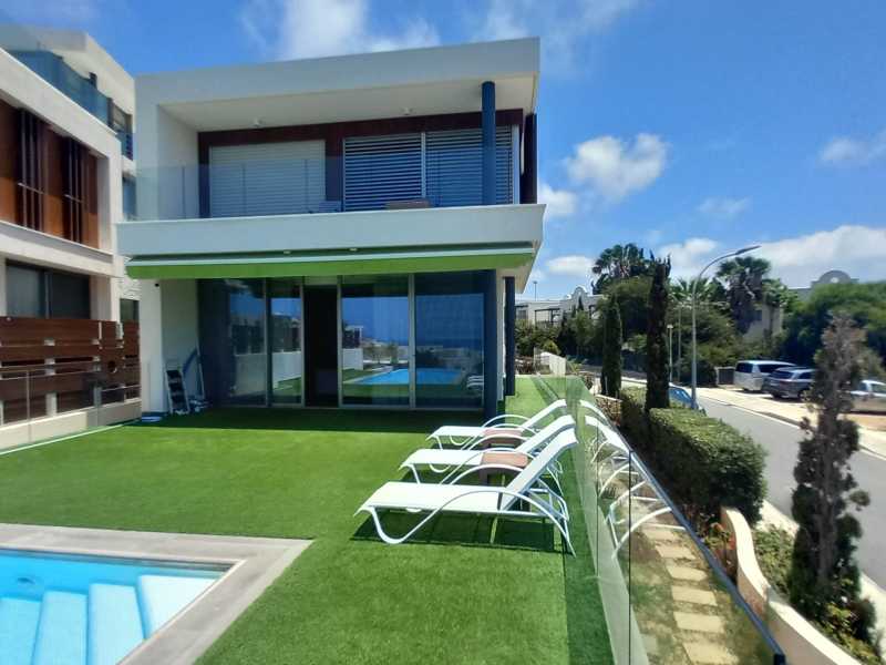 Modern villa for long term rent in Chloraka 