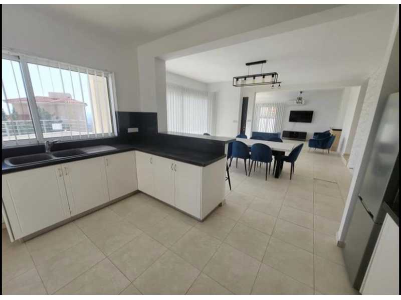 A 4 bedroom villa for long term in Peyia