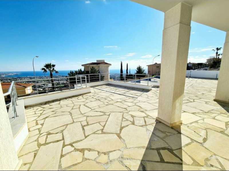 A 4 bedroom villa for long term in Peyia