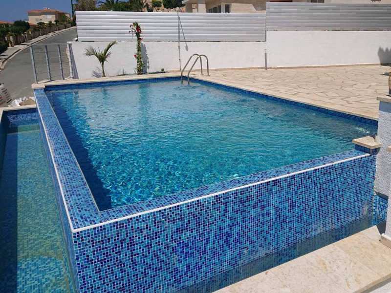 A 4 bedroom villa for long term in Peyia