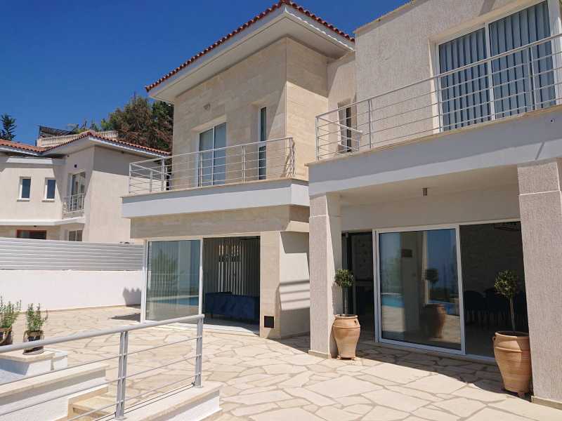 A 4 bedroom villa for long term in Peyia