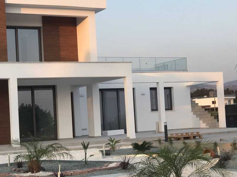 Modern villa for long term rent in Sea caves 