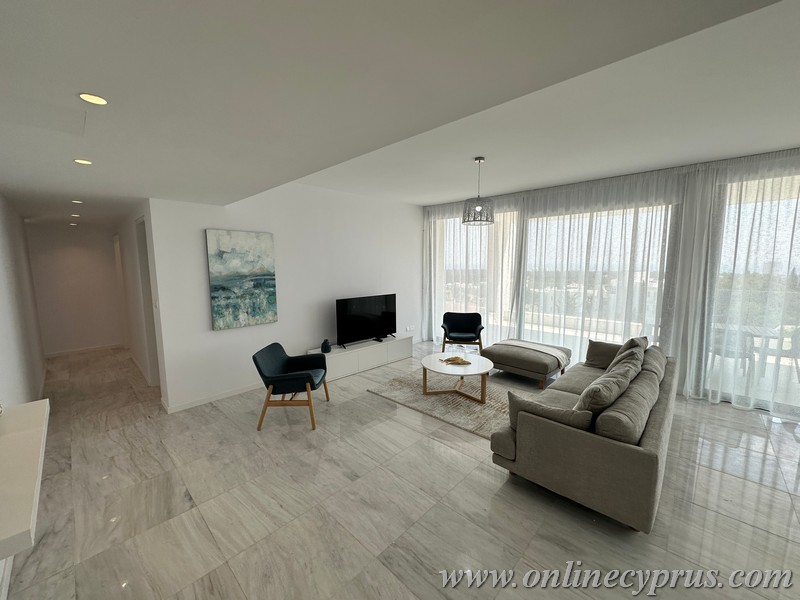 Luxury brand new apartment for long term rent 