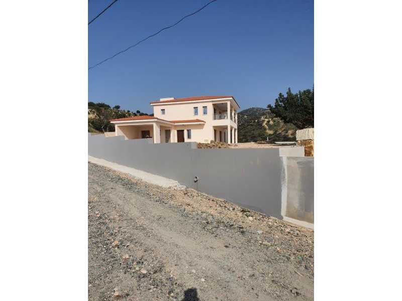 Brand new villa in Akoursos 