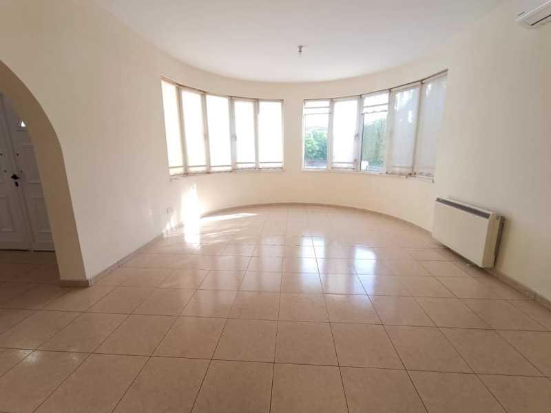 Spacious detached villa for long term 