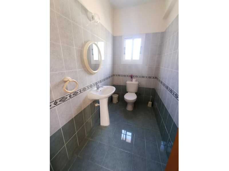 Spacious detached villa for long term