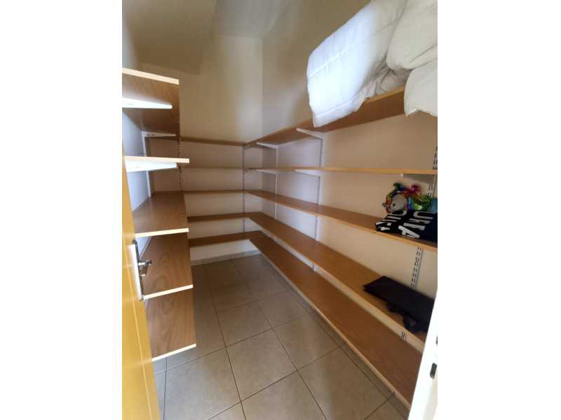 Spacious detached villa for long term