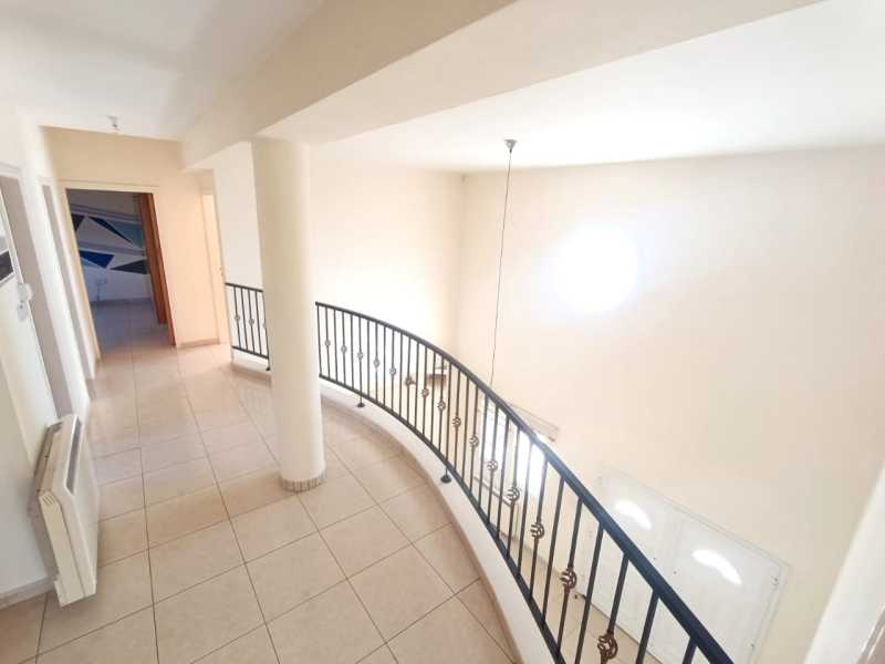 Spacious detached villa for long term