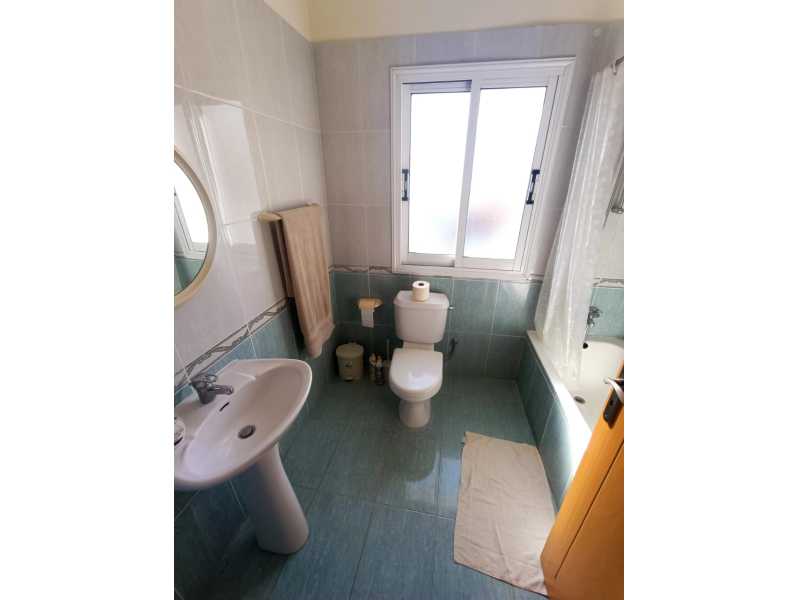 Spacious detached villa for long term
