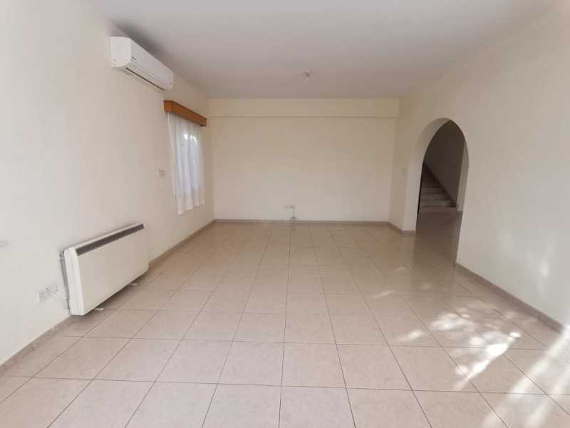 Spacious detached villa for long term