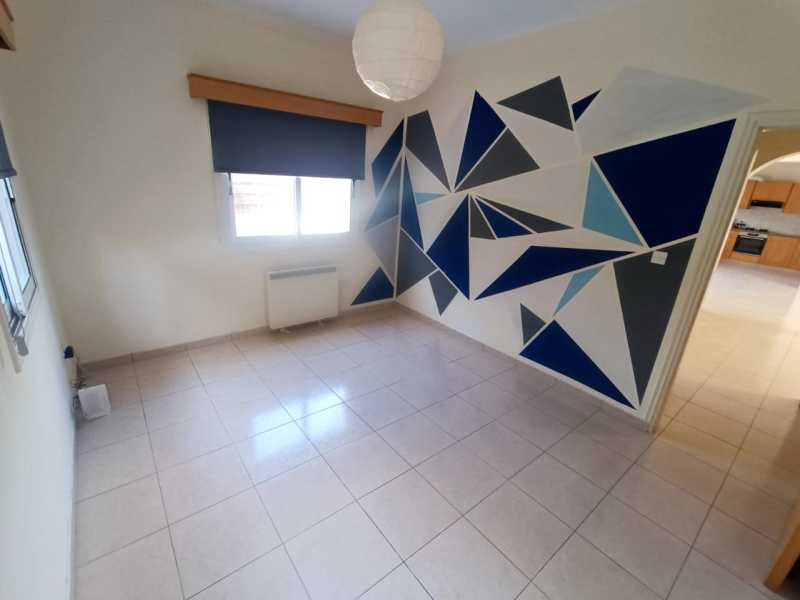 Spacious detached villa for long term