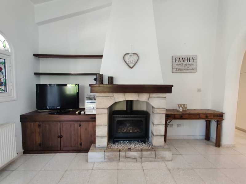 Lovely bungalow in Kamares for long term rent