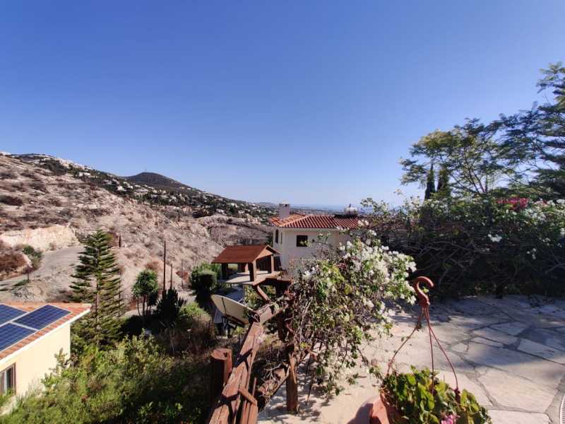 Lovely bungalow in Kamares for long term rent