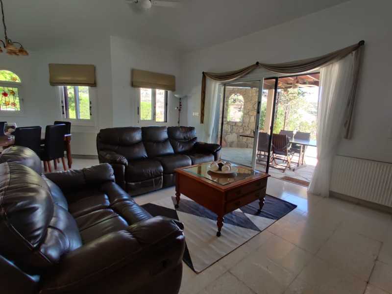Lovely bungalow in Kamares for long term rent