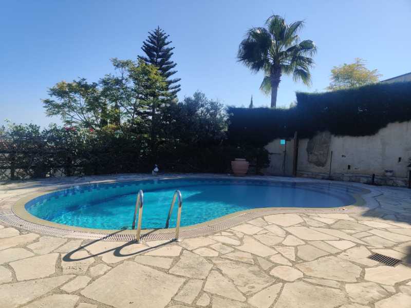 Lovely bungalow in Kamares for long term rent