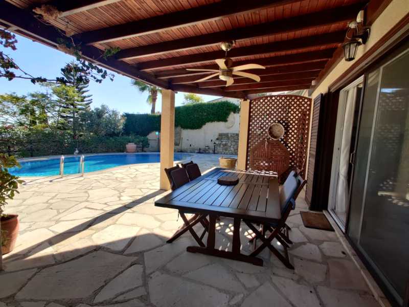 Lovely bungalow in Kamares for long term rent