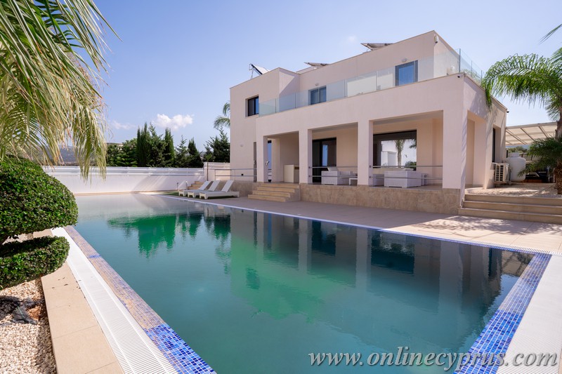 Luxury villa for long term rent 