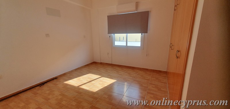 Unfurnished groundfloor spacious apartment for rent 